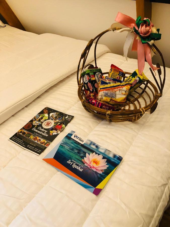 The We2 "Wildwood Elegance Escape" Bed & Breakfast Induruwa Ngoại thất bức ảnh